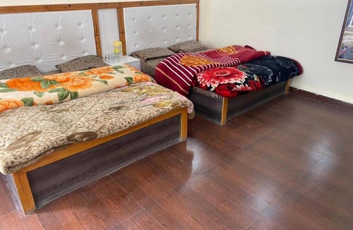 Badrinath House | Hotel Deepak