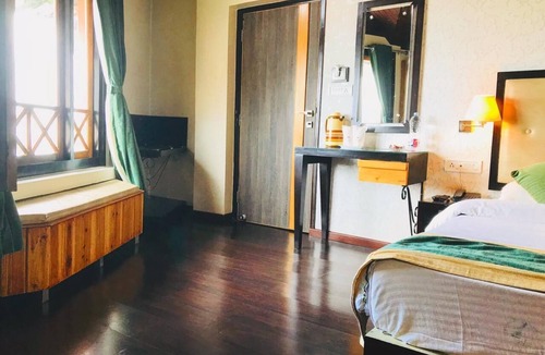 Darjeeling Hotel | Hotel Dip Palace