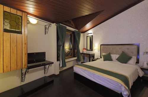 Darjeeling Hotel | Hotel Dip Palace