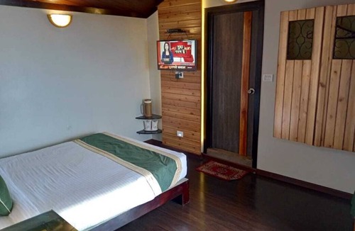 Darjeeling Hotel | Hotel Dip Palace