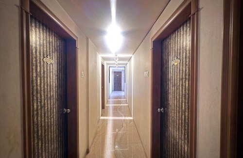 Amarnath Hotel | Hotel Falcon Ulhasnagar by Hotelist