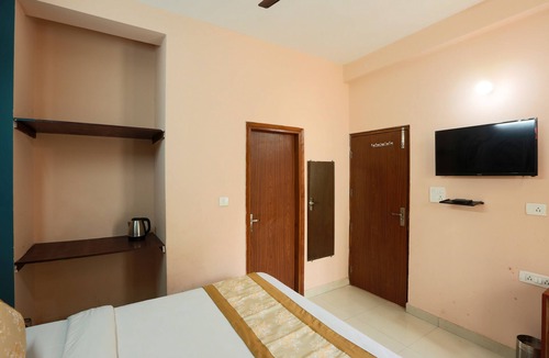 Sector 62 Hotel | Hotel Glinzer Palace By Aura