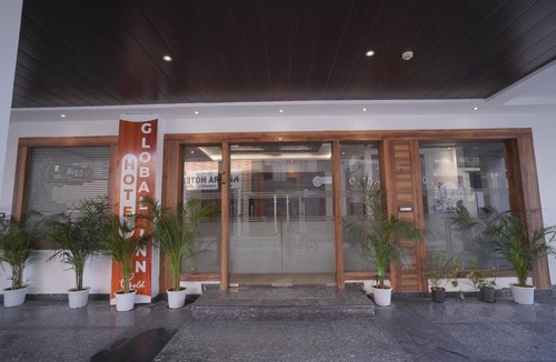 Chinhat Hotel | Hotel Global Inn Gold