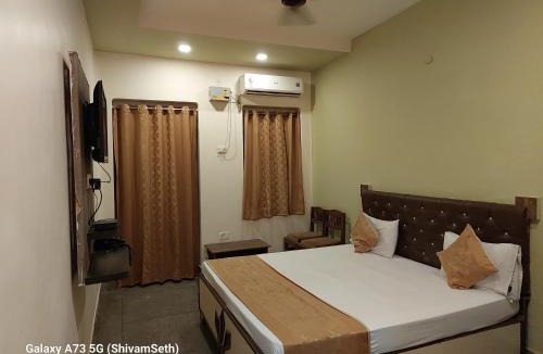 Varanasi Hotel | Hotel Gokul Grand