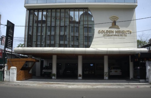 Shenoys Hotel | Hotel Golden Heights Ernakulam