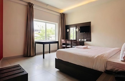 Shenoys Hotel | Hotel Golden Heights International