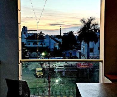 Beed Hotel | Hotel heena
