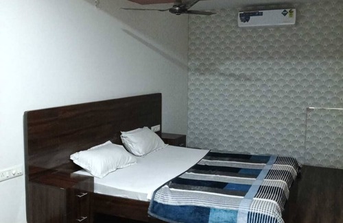 Bhuj Hotel | Hotel HV Palace