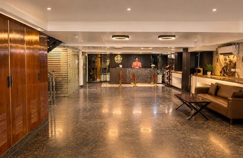 Anand Vihar Hotel | Hotel IP Royal By Qotel - A Luxury Hotel Near Yamuna Sports Complex