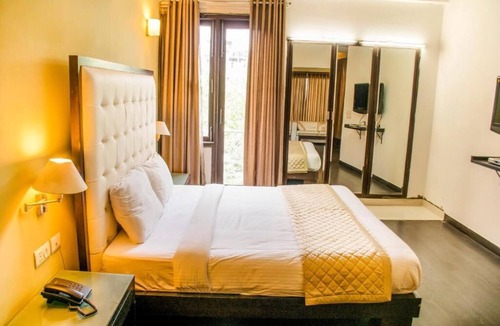 Indirapuram Hotel | Hotel IP Swarn Near Anand Vihar Vaishali