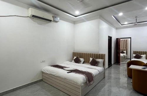 Ayodhya House | Hotel Jaidity Palace Near Shri Ram Mandir, Ayodhya 10 Min Walk