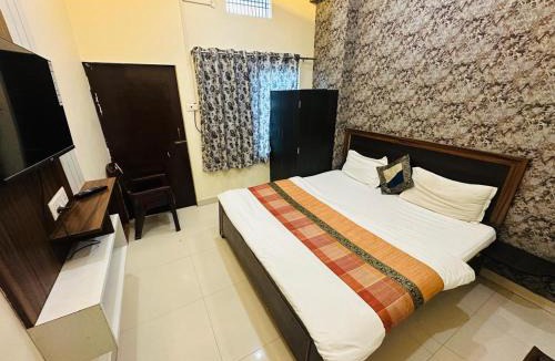 Varanasi Apartment | Hotel Lake view