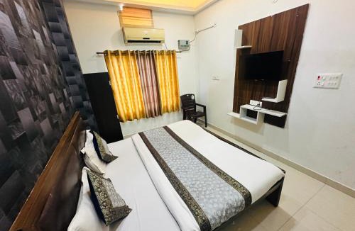 Varanasi Apartment | Hotel Lake view