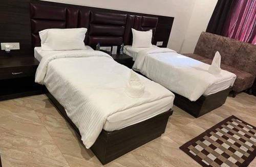 Padrauna Apartment | Hotel Leela Galaxy