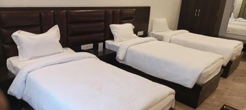 Padrauna Apartment | Hotel Leela Galaxy