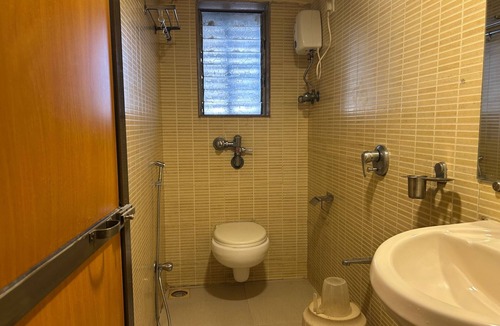 Bandra West Hotel | Hotel Lucky Near BKC