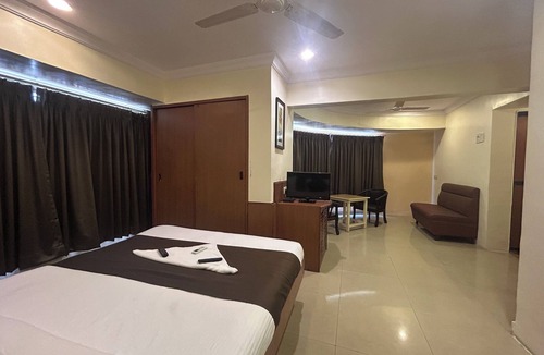 Malad East Hotel | Hotel Lucky Nesco Goregaon