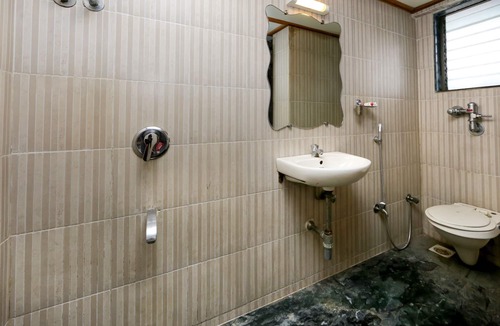 Malad East Hotel | Hotel Lucky Nesco Goregaon