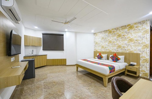 DLF Phase 1 Hotel | Hotel Luxe 8 Stayz, Dlf Phase-1, Golf Course Road