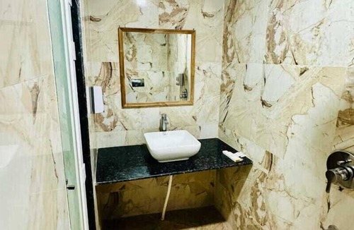 Varanasi Hotel | Hotel M K Grand