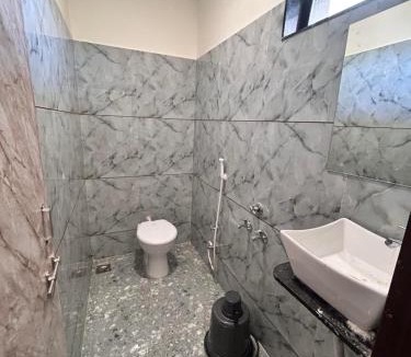 Surat District Hotel | Hotel Madhav Palace