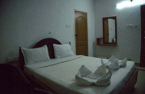 University of Kerala Senate House Campus Hotel | Hotel MAJESTIC INN PALAYAM