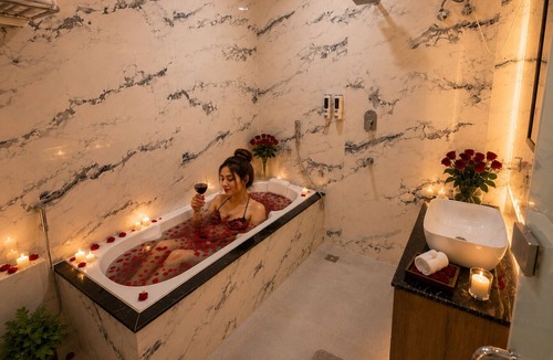 Alambagh Hotel | Hotel Manglam Inn Near CCS International Airport