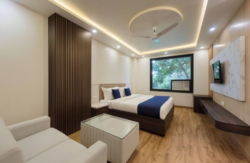 Alambagh Hotel | Hotel Manglam Inn Near CCS International Airport