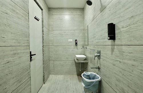 Sanwer Hotel | Hotel Maniratna Premium