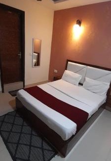 Sector 18 Hotel | Hotel Moon
