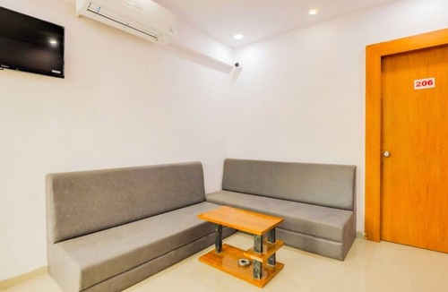 Ahmedabad Hotel | HOTEL NEELKANTH PALACE MOTERA