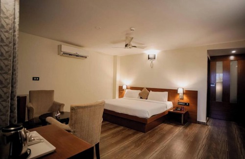 Adoor Hotel | Hotel New Indraprastha