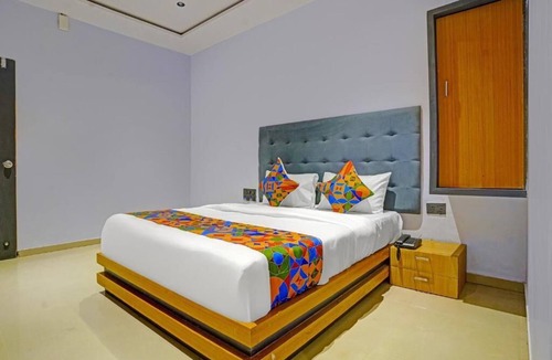 Surat Hotel | Hotel Nidhivan Palace