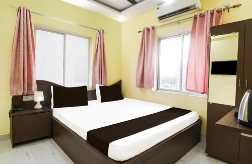 Rajarhat Hotel | Hotel O Akankha More Bus Terminal Formerly Bhumi Inn