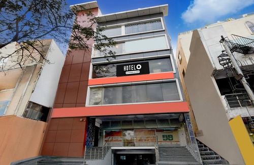 Hyderabad House | Hotel O AMR Planet Mall Hyderabad