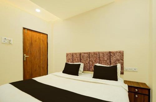 Indore Hotel | Hotel O Aura