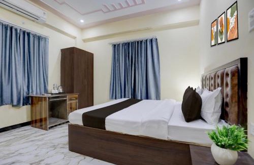 Varanasi Hotel | Hotel O by OYO SGD Lawn And Hotel
