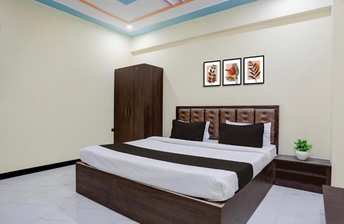 Varanasi Hotel | Hotel O by OYO SGD Lawn And Hotel