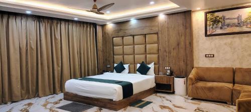 Lucknow Hotel | Hotel O HOTE V-SQUARE