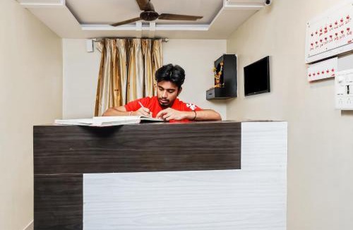 Pune Hotel | Hotel O Laxmi Lodge New