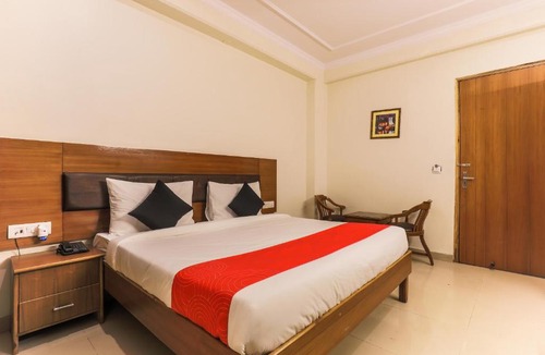 Sector 70 Hotel | Hotel O Red Carpet Hotels