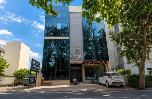 Indore Hotel | Hotel One 40