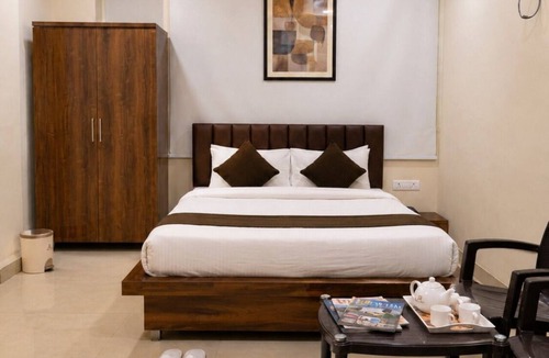 Indore Hotel | Hotel Peacock Inn