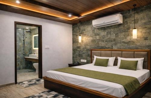 Vrindavan Hotel | Hotel PKD Vrindavan Near 100 Futta Main Road