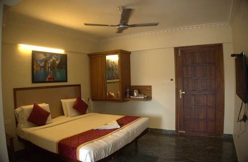 Thiruvananthapuram Hotel | Hotel Poptavern Townbridge