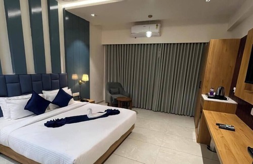 Dwarka Hotel | Hotel Premji by Shivalaya Darshanam