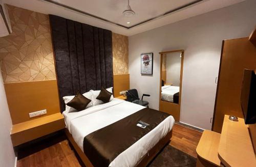 Navrangpura Hotel | Hotel Privilln