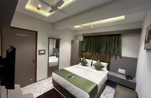 Navrangpura Hotel | Hotel Privilln