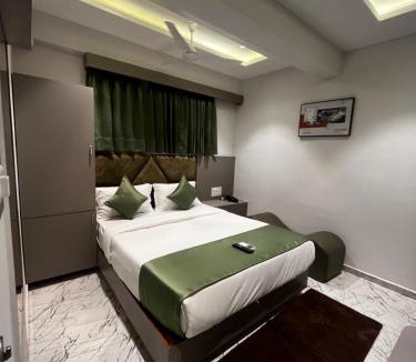 Navrangpura Hotel | Hotel Privilln