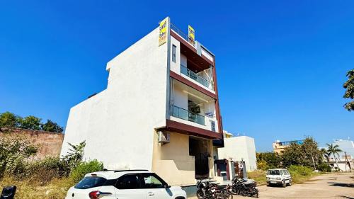 Omkareshwar Hotel | Hotel Pujari Palace